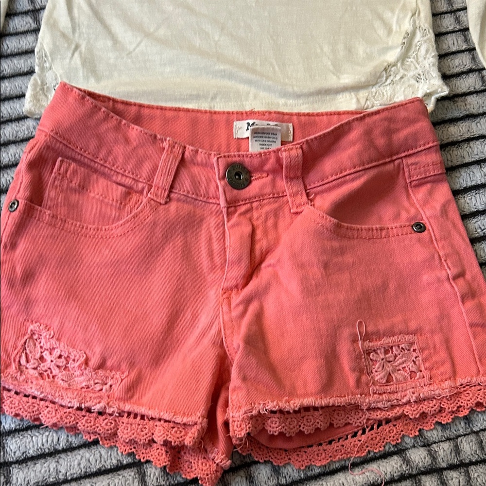 New Lace Detailed Top & Shorts Set (Girls M/10) - Picture 3 of 5